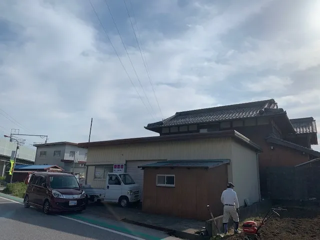 シャッター付車庫です