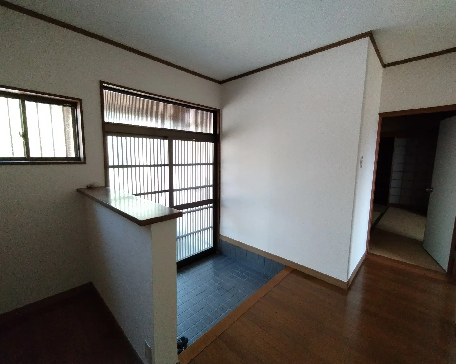 玄関内部です