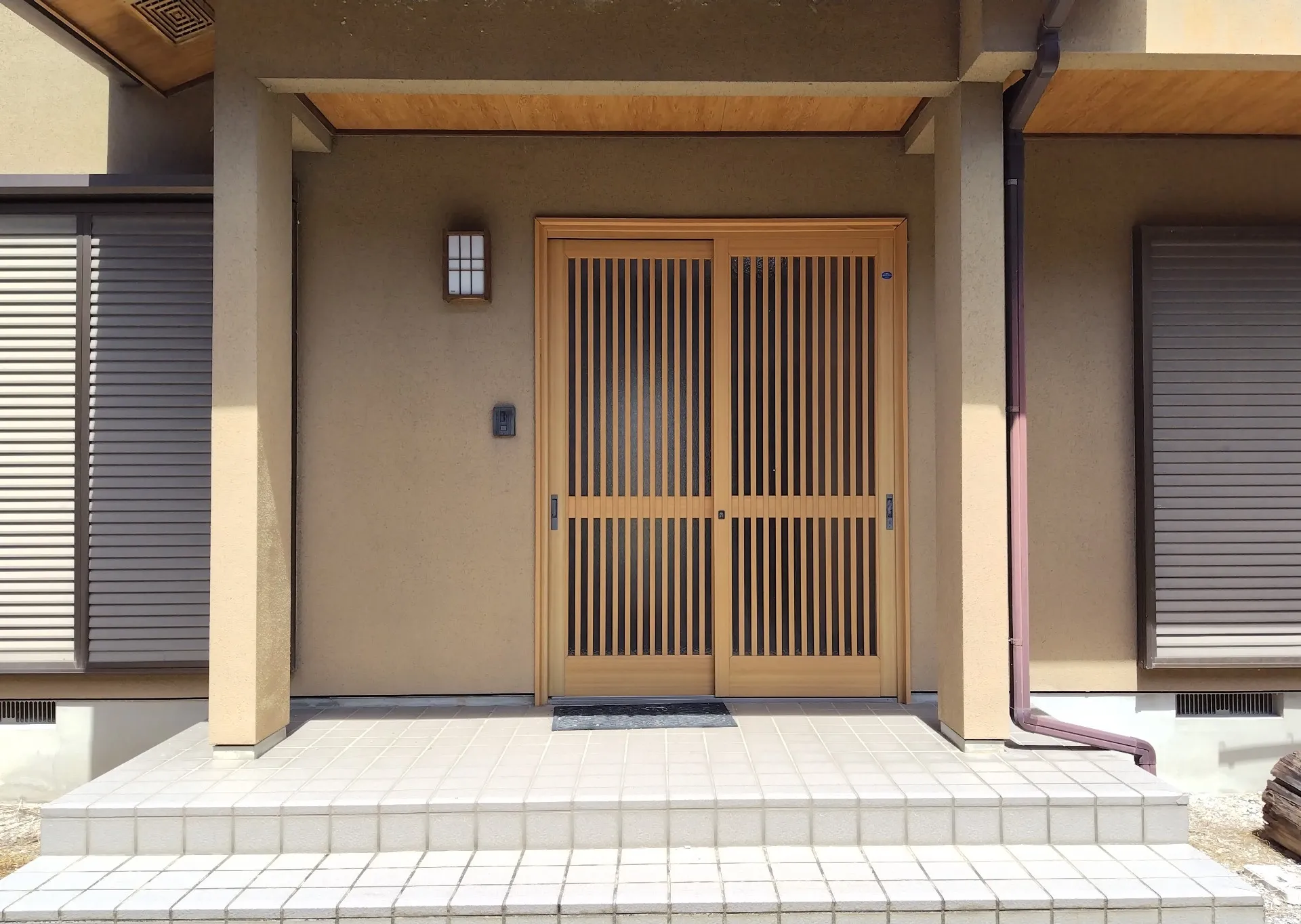 落ち着いた玄関です