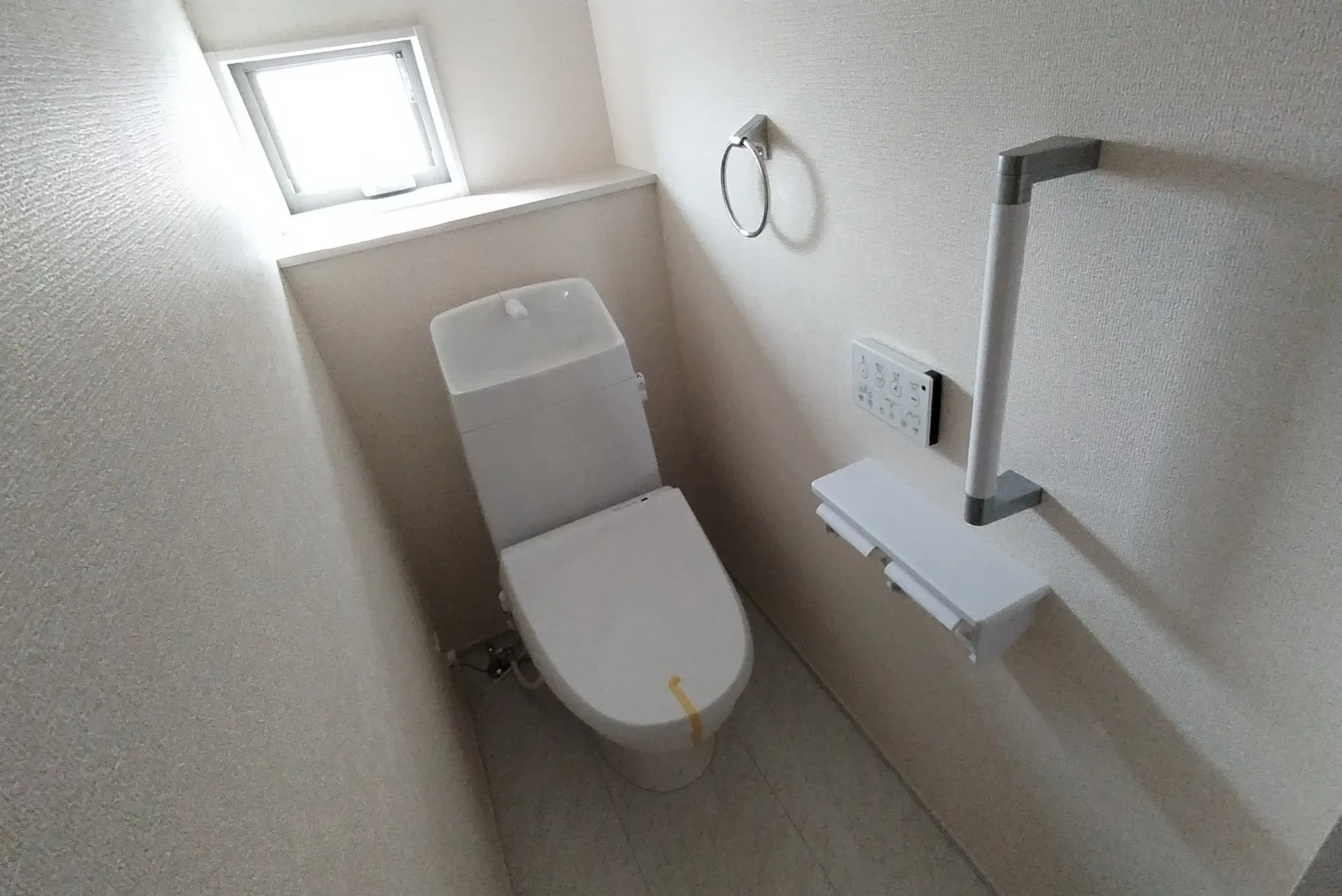 トイレもちろんウォシュレット付です