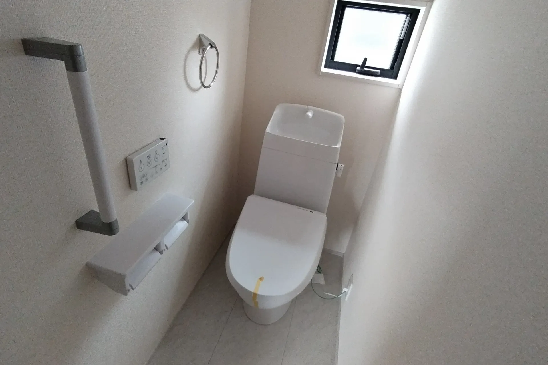 トイレもちろんウォシュレット付です