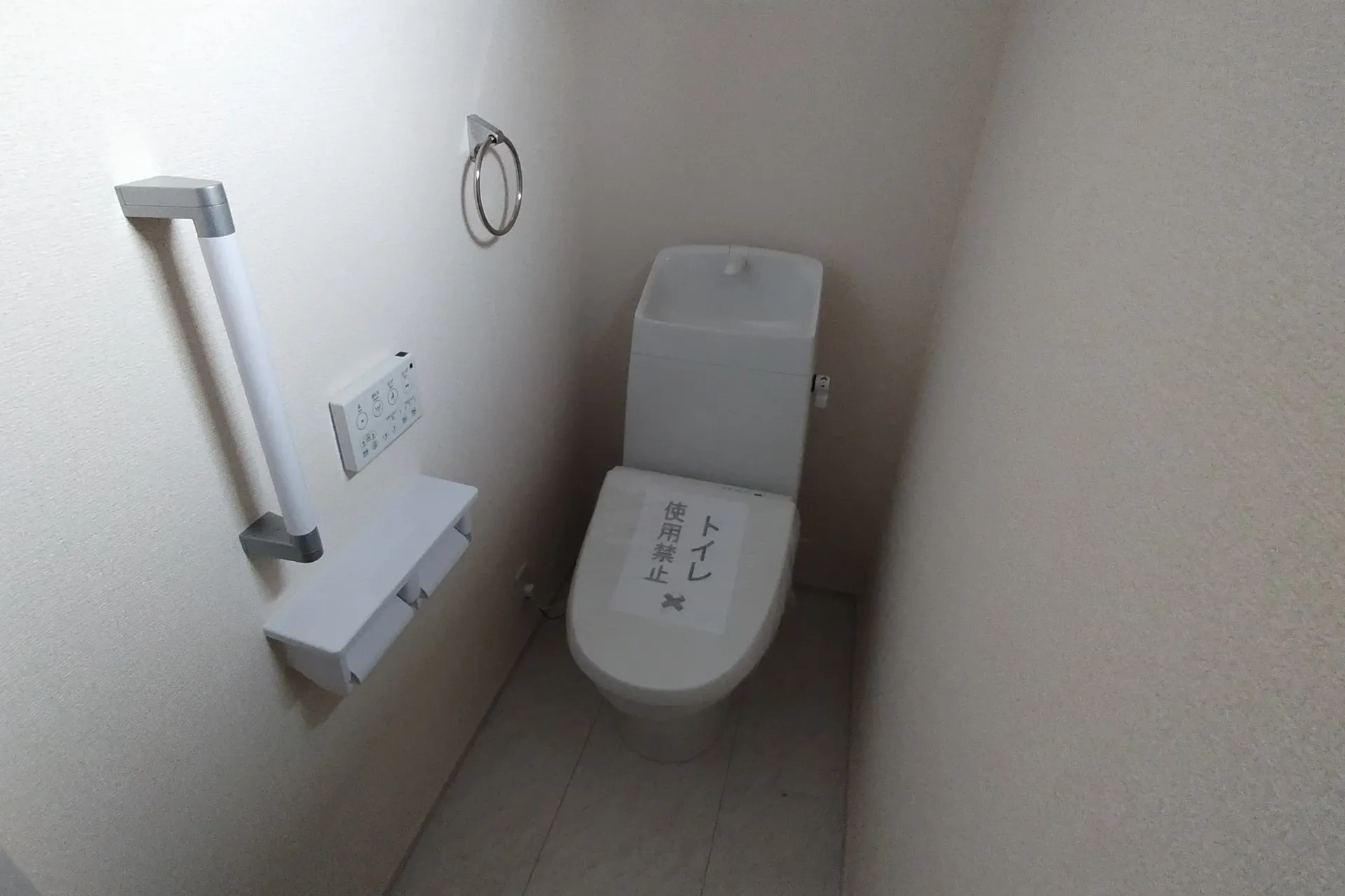 ウォシュレット付のトイレです