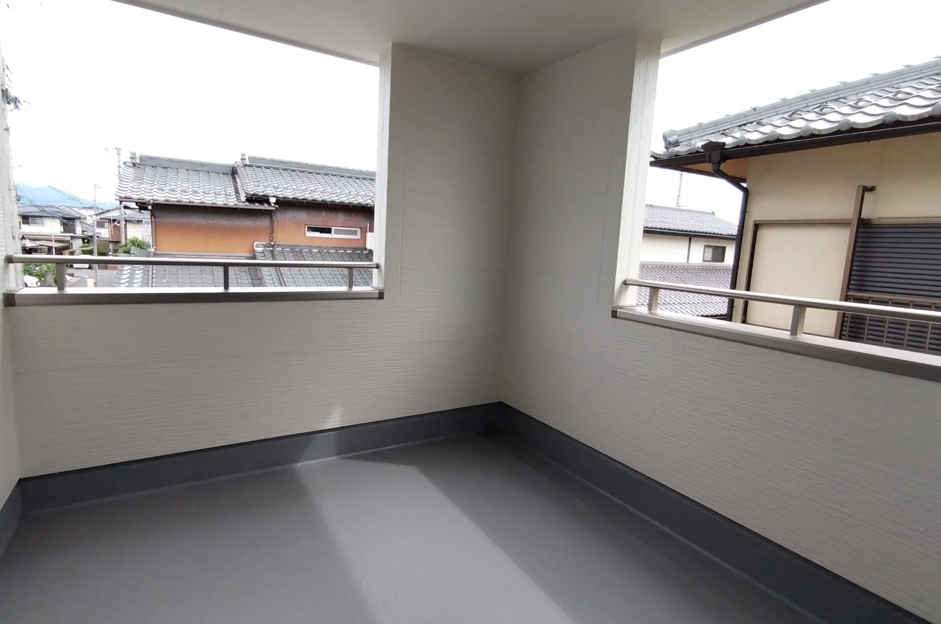 インナーバルコニーなので多少雨なら洗濯物大丈夫です！