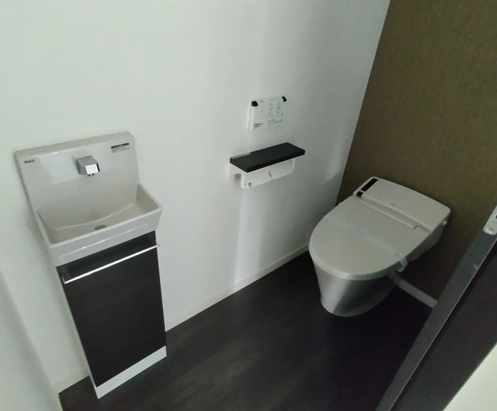 １階トイレです、タンクレスです