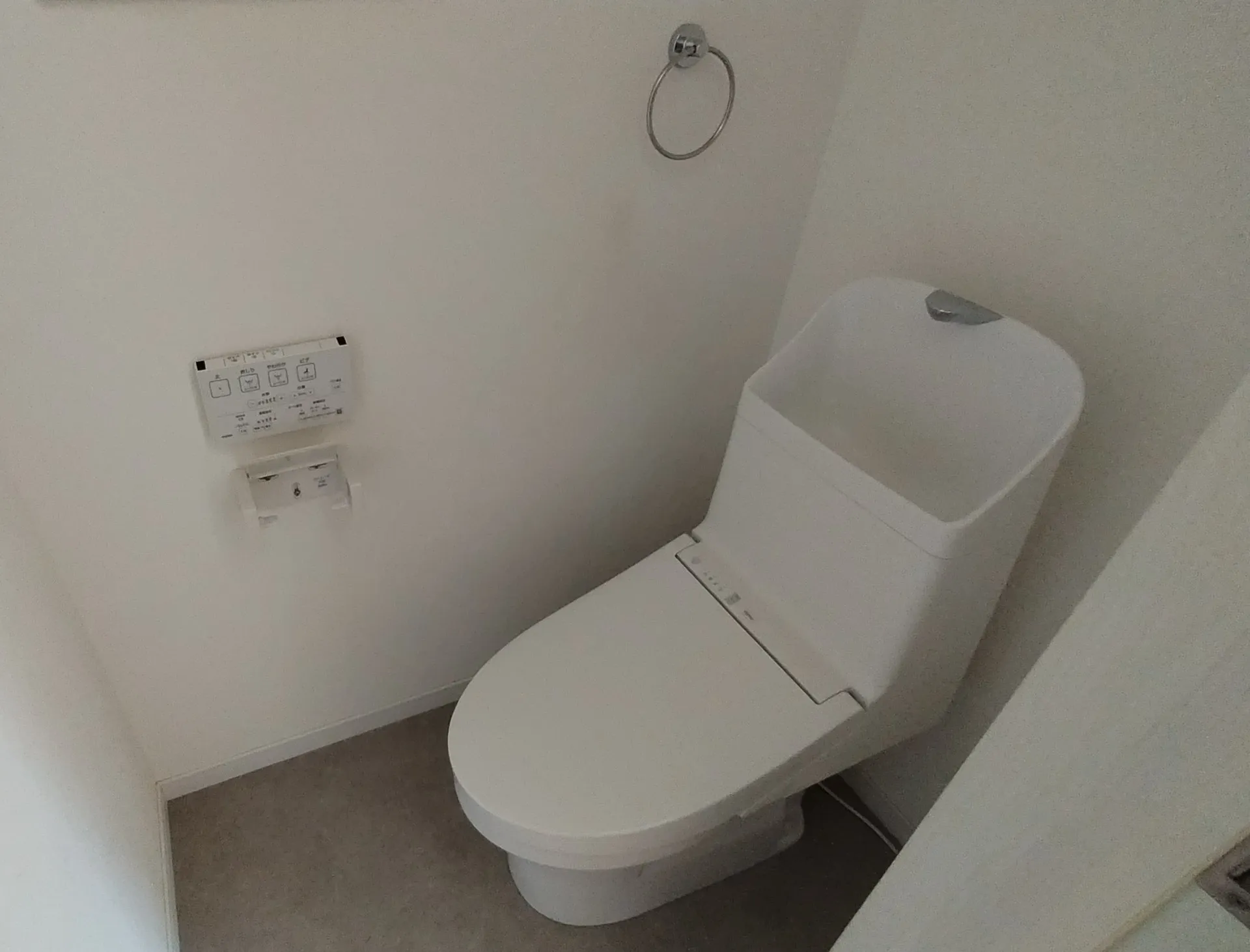 トイレはウォシュレット付です