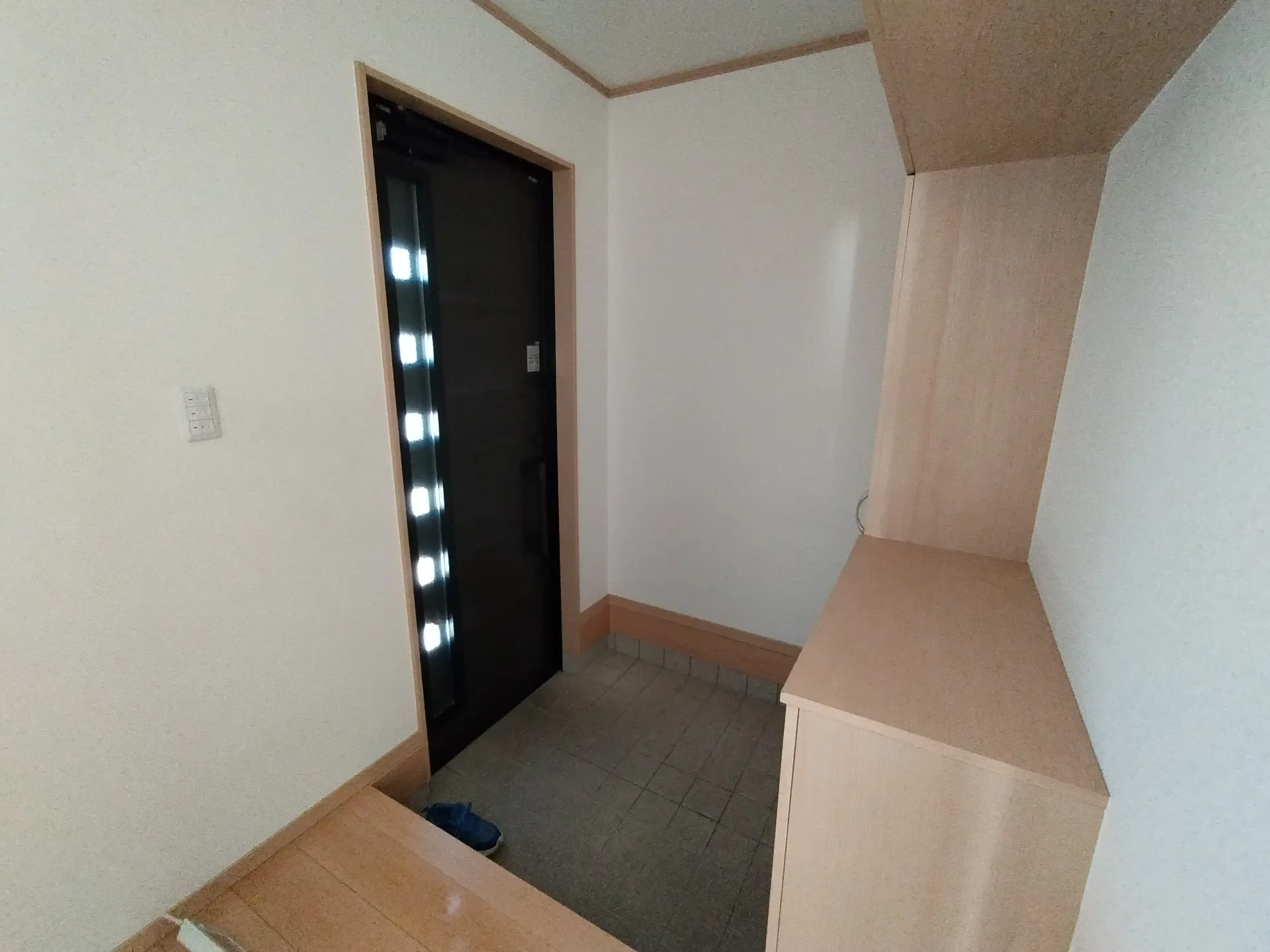 玄関内部です、下駄箱有ります