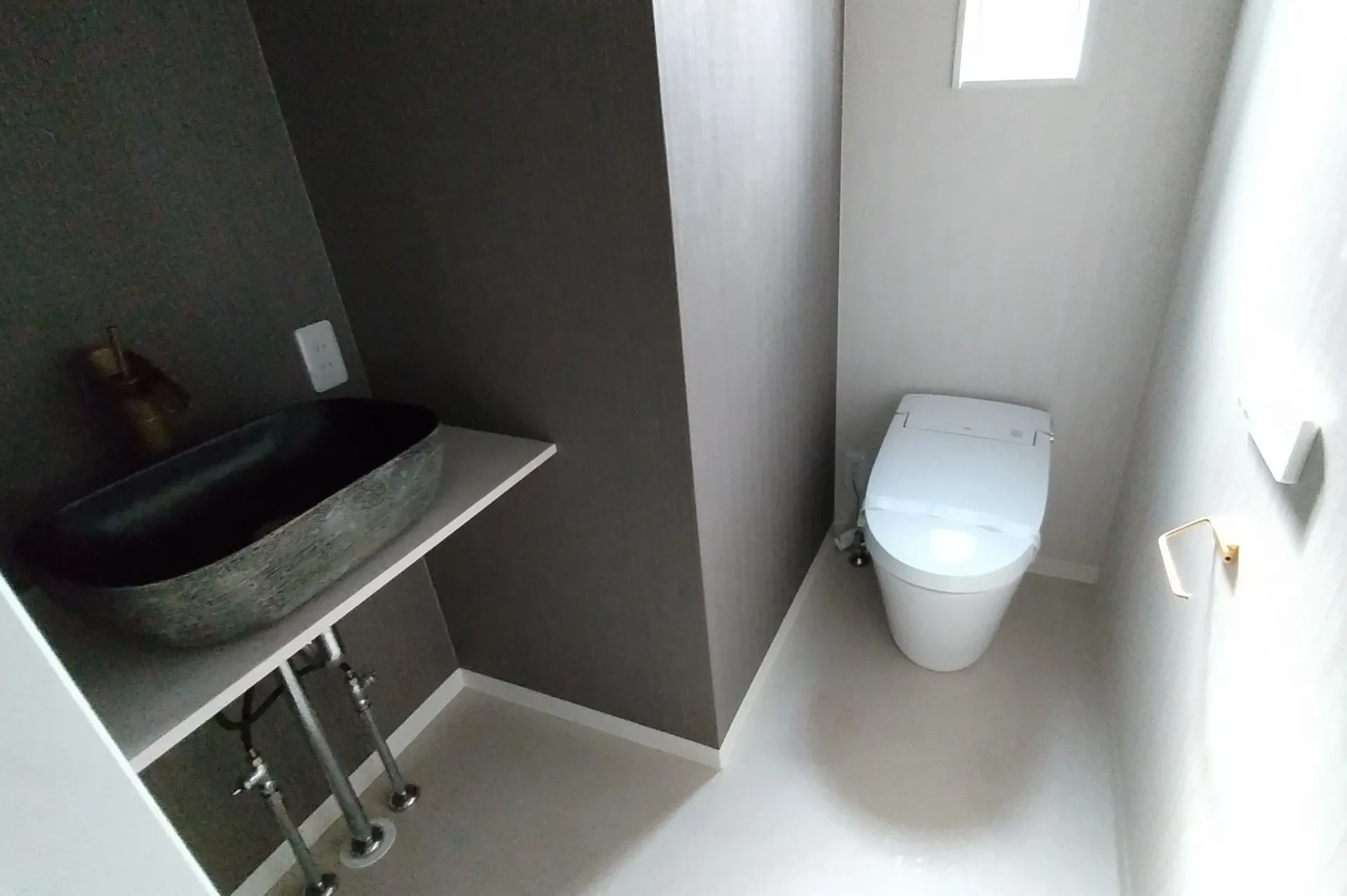 １階トイレです、ユッタリです