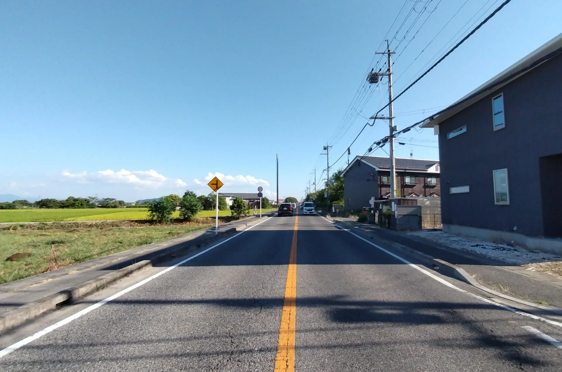 東側道路です
