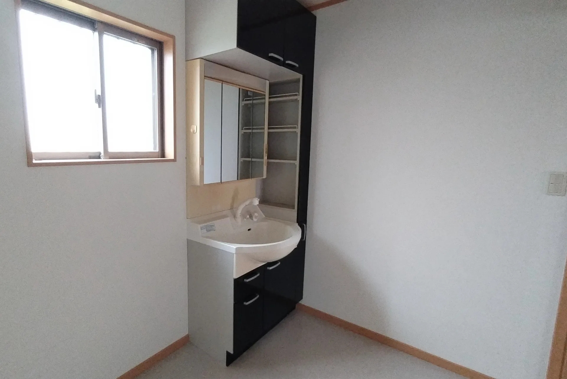 洗面所です、収納付きです