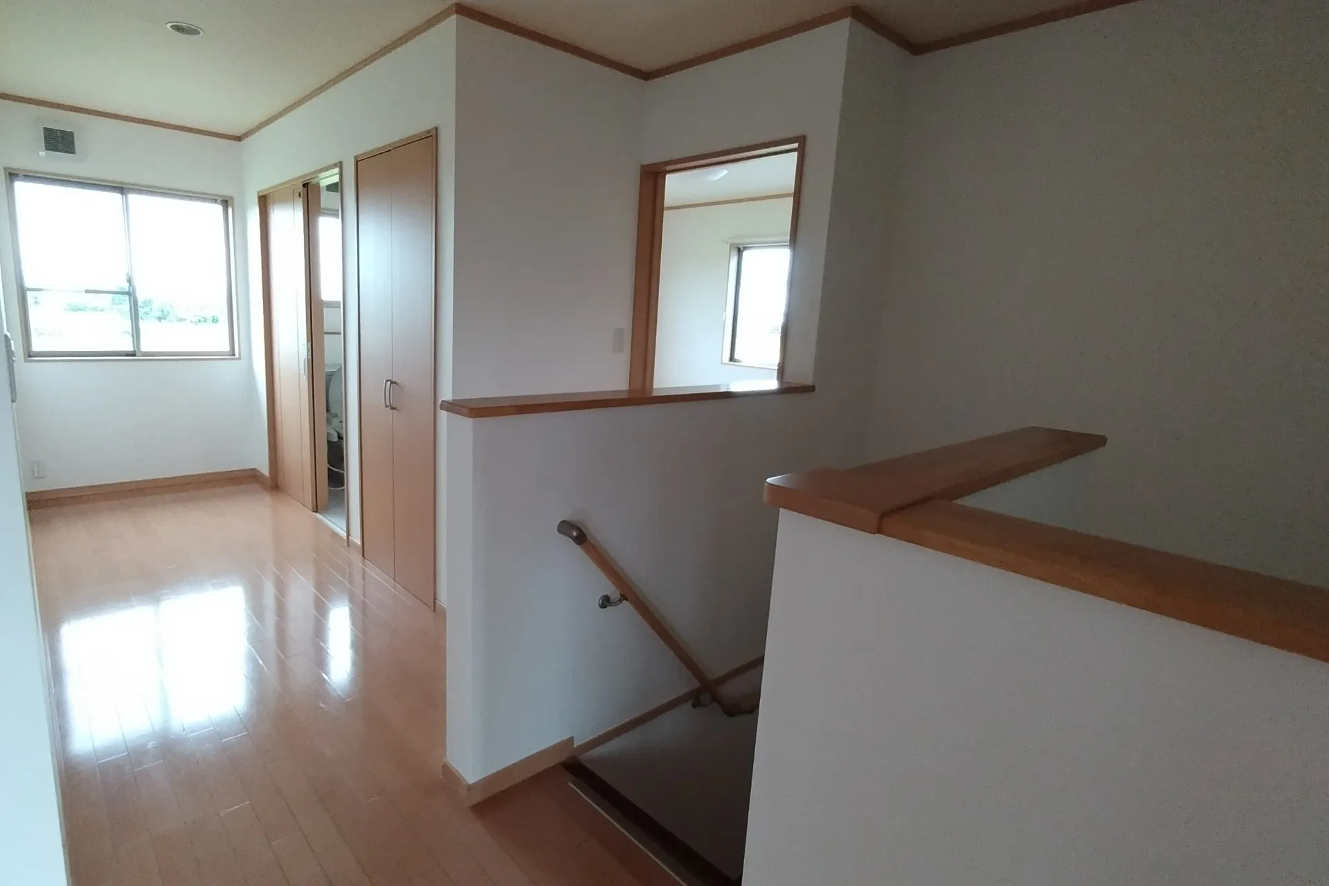 内装です、メーターモジュールなので廊下も広いです