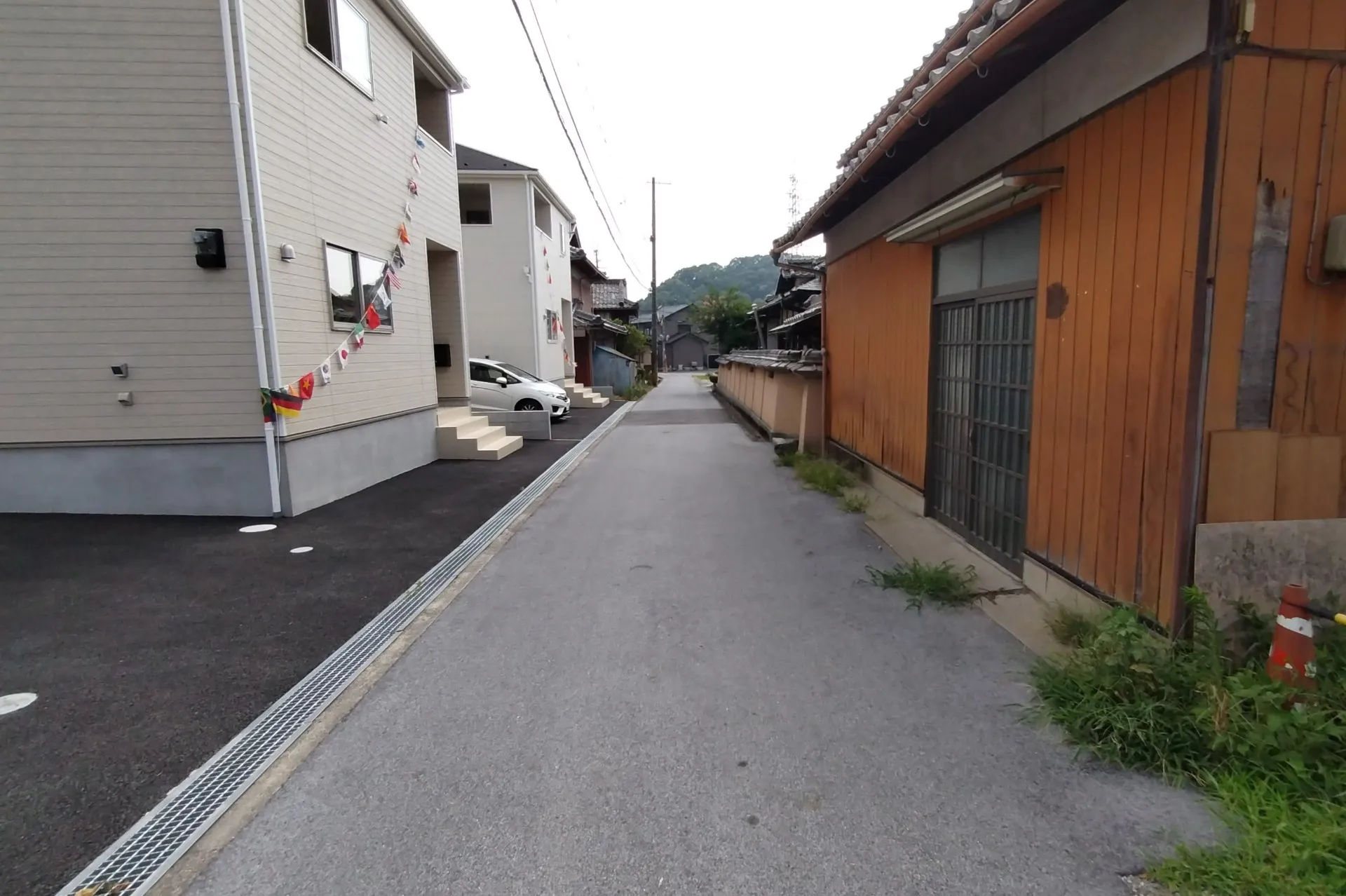 前面道路です