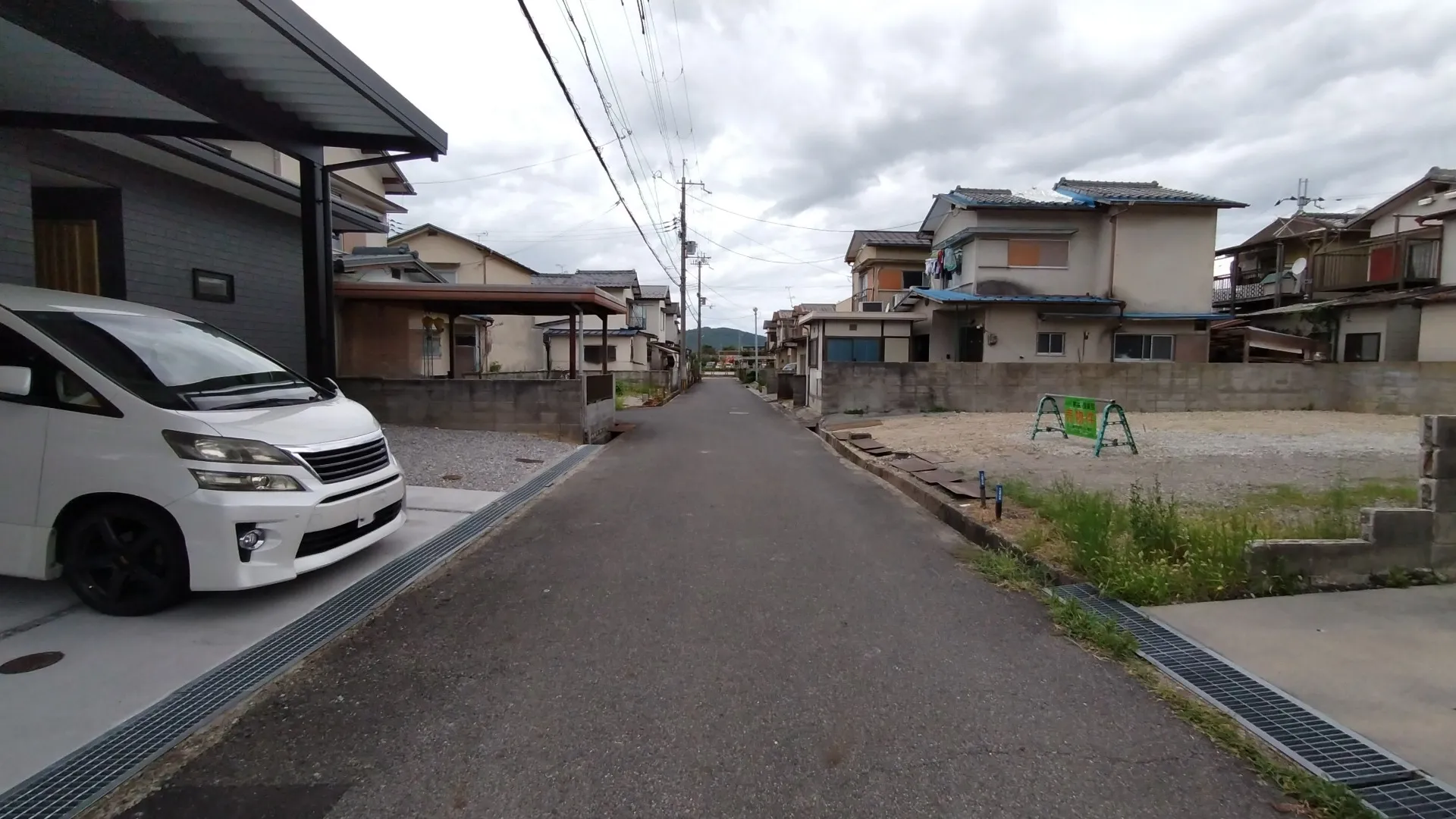 前面道路です