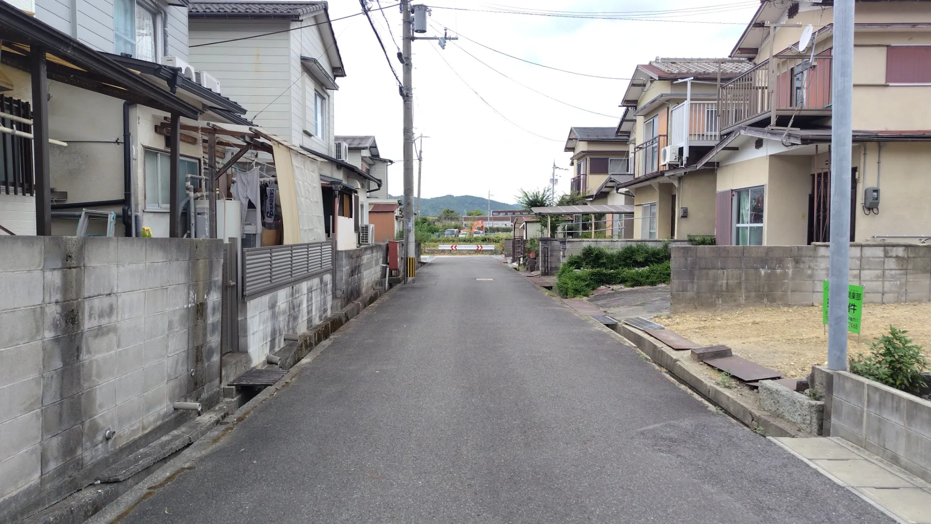 前面道路です