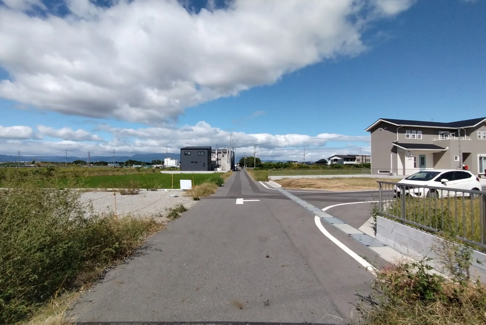 前面道路です
