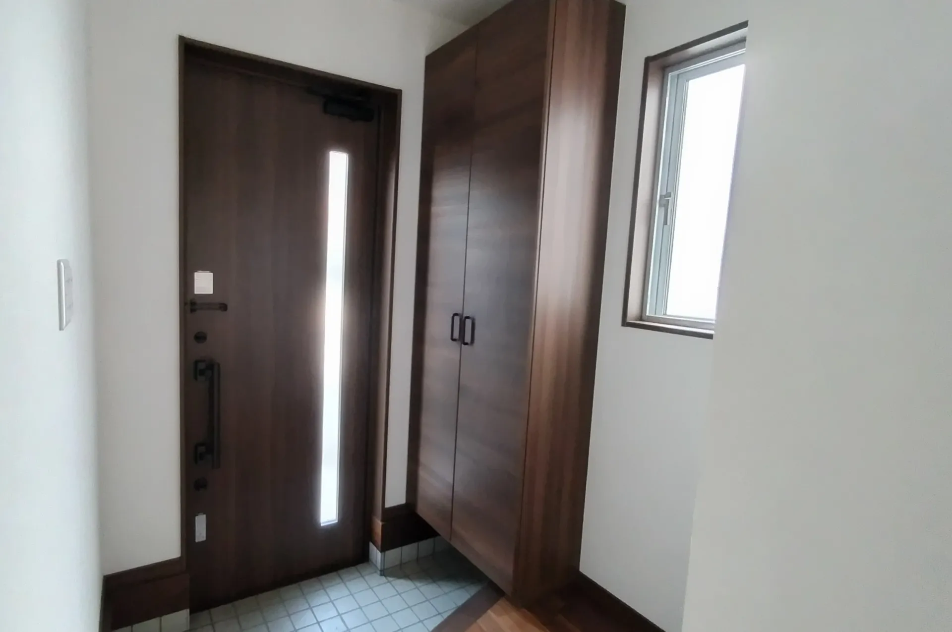 玄関内部です、下駄箱有ります